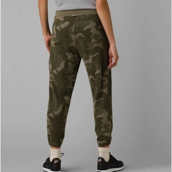 prAna Wm’s Cozy Up Ankle Cropped Sweat Pant Jogger Green Camo Sz Small N… - Picture 2 of 13
